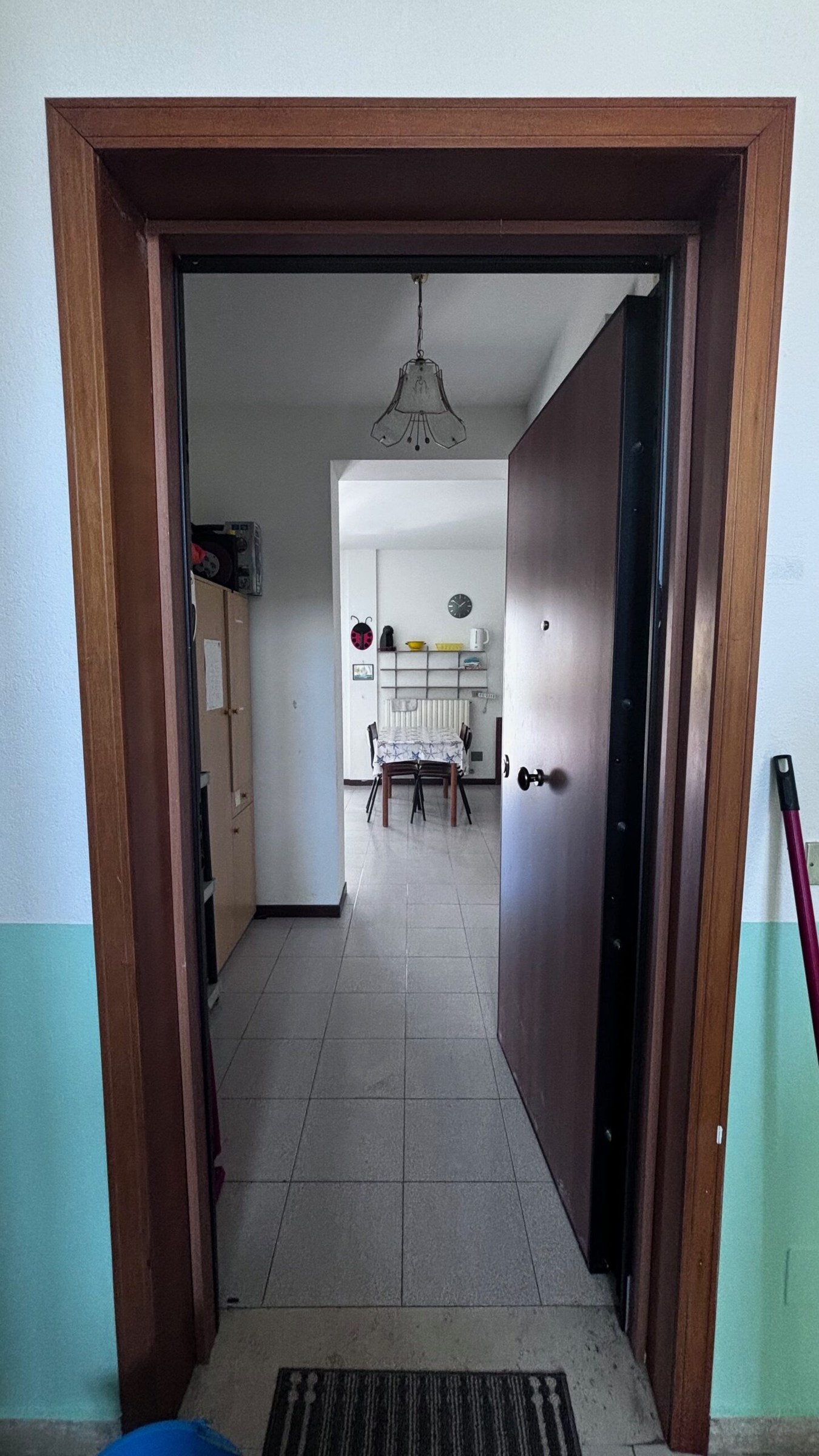 Eingangstüre Wohnung offen
